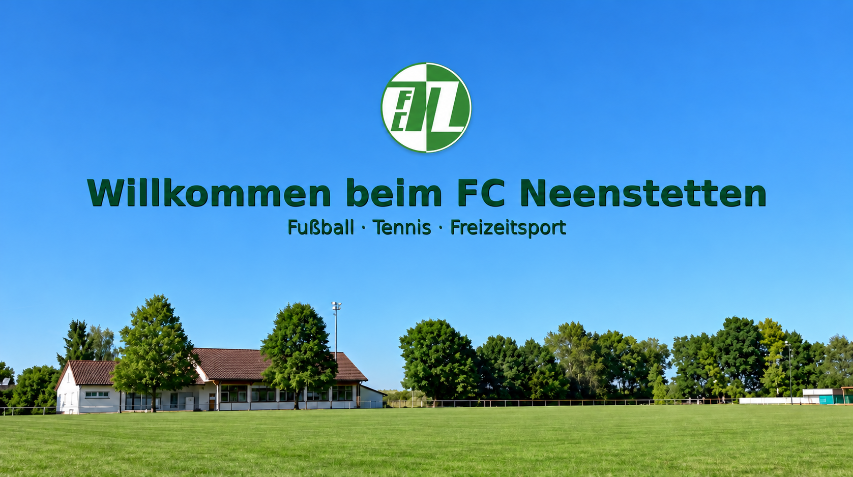 FCN-Logo und Schriftzug „Willkommen beim FC Neenstetten – Fußball, Tennis und Freizeitsport“ über der scharf abgebildeten Sportanlage.